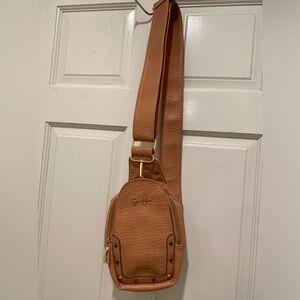 💁‍♀️🙋‍♀️Jessica Simpson Tan Crossbody Bag
